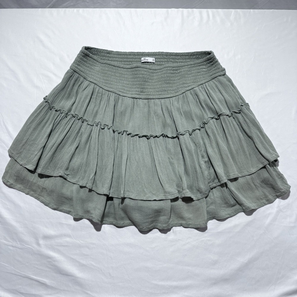 HOLLISTER Mini Smocked Tiered Ruffled Skort Sage Green Pockets Womens Size XL